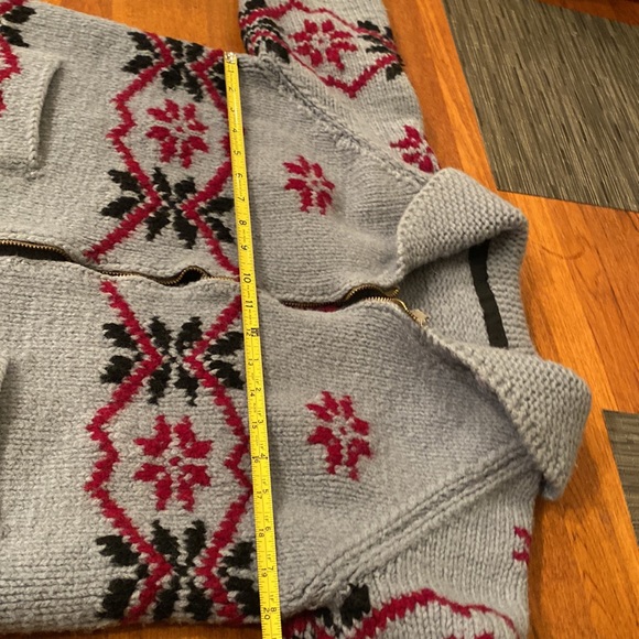 Small blue ‘50s/‘60s Cowichan sweater - Picture 7 of 8